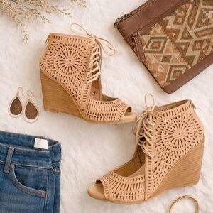 Jeffrey Campbell peep toe lace up heeled ankle boot ❤️